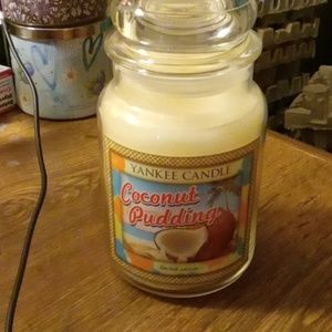 HTF YANKEE CANDLE 22OZ CANDLE IN COCONUT PUDDING
